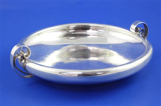 A 1930s silver circular shallow fruit bowl, 15 oz.